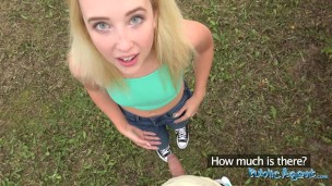 Turistka z USA zažije český penis do své trochu chlupaté kundy