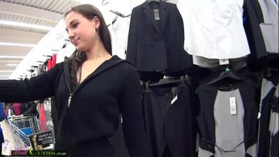 Náhodné setkání v nákupním centru skončilo v kabince